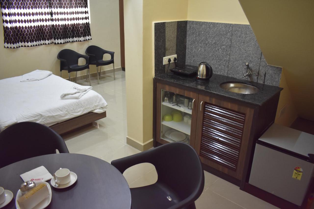 Hotel Sami V Landmarks Arantangi Екстер'єр фото