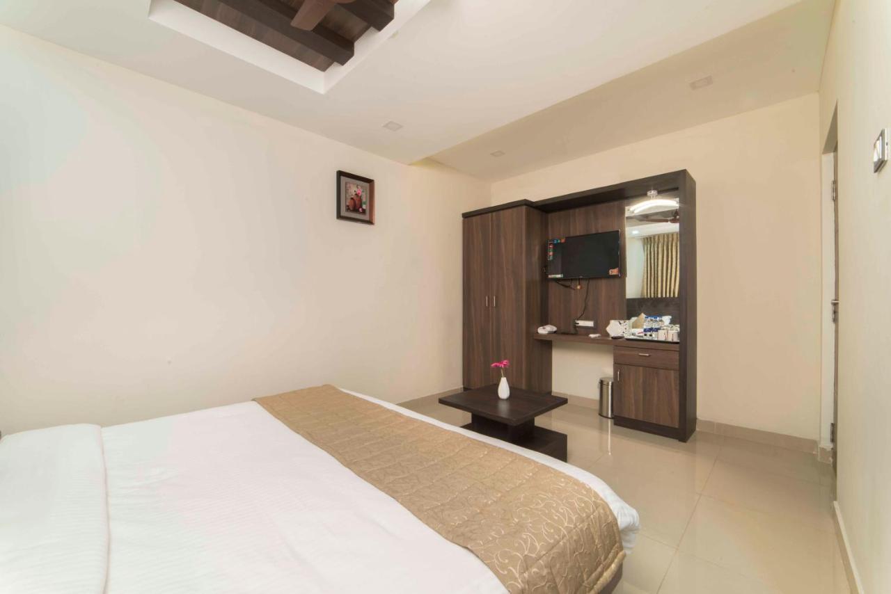 Hotel Sami V Landmarks Arantangi Екстер'єр фото