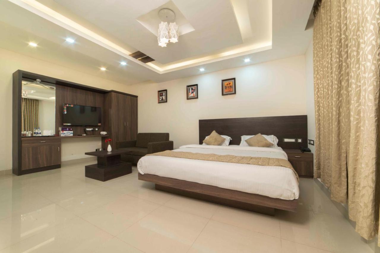 Hotel Sami V Landmarks Arantangi Екстер'єр фото