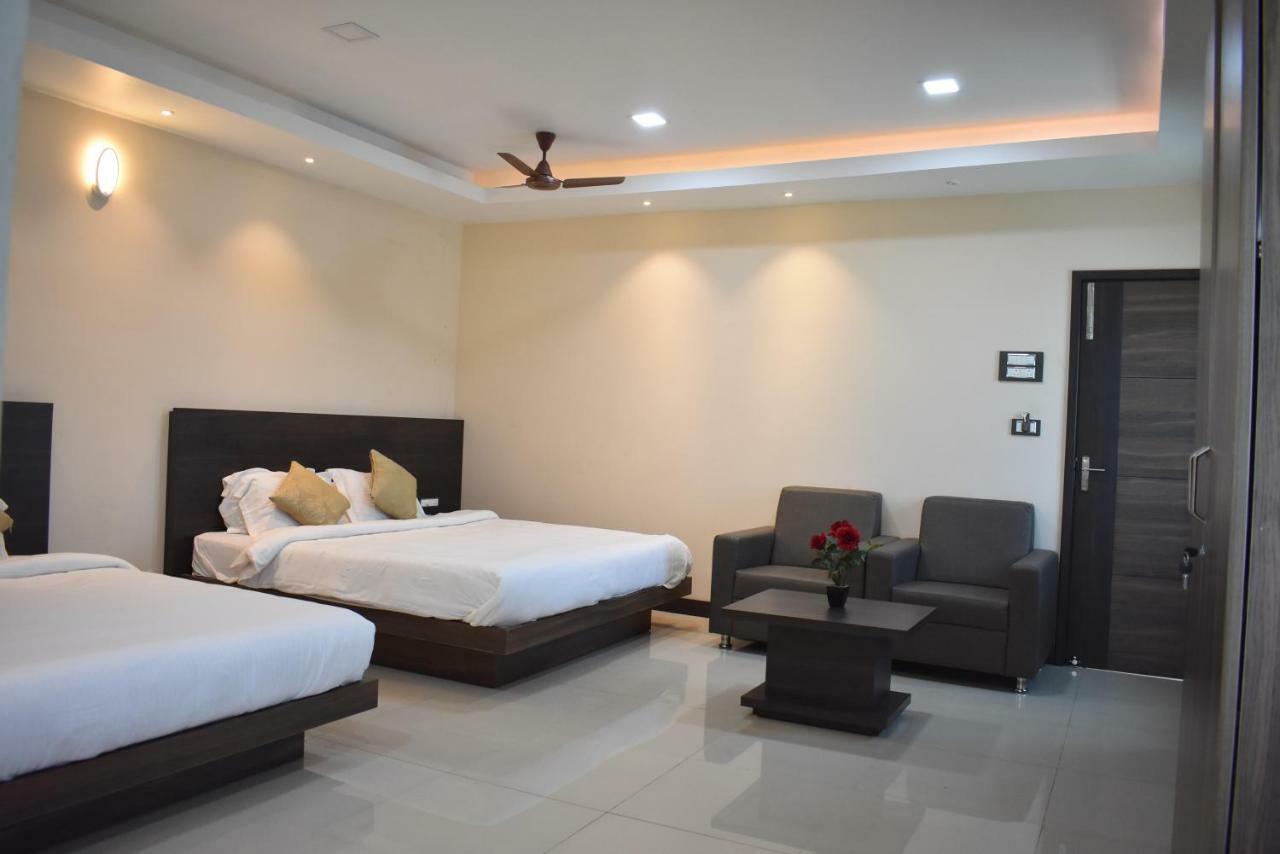 Hotel Sami V Landmarks Arantangi Екстер'єр фото