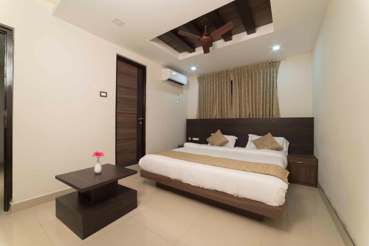 Hotel Sami V Landmarks Arantangi Екстер'єр фото